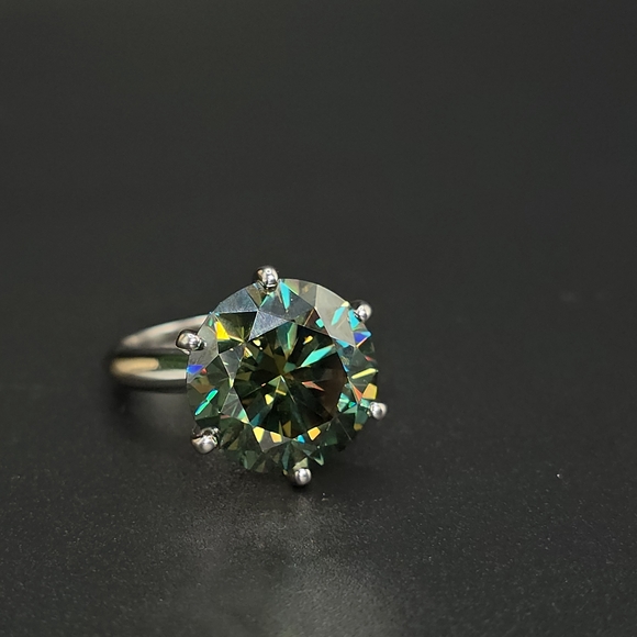 10 Carat Green Moissanite Diamond. 925 Sterling Silver Ring. Platinum Plated. - Picture 13 of 13